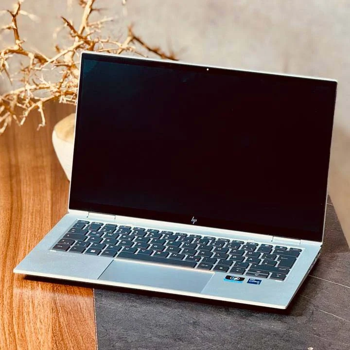 HP Elitebook 1030 g8